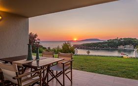 Villa Idyle - Beachfront Residence